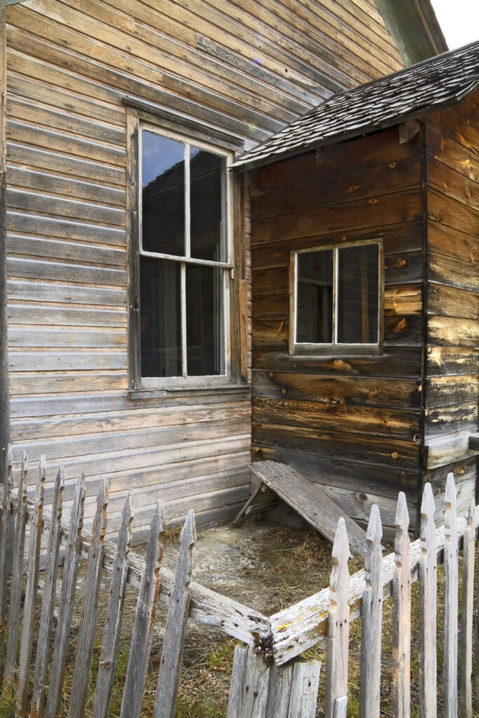 Ghost Town House in Bannock